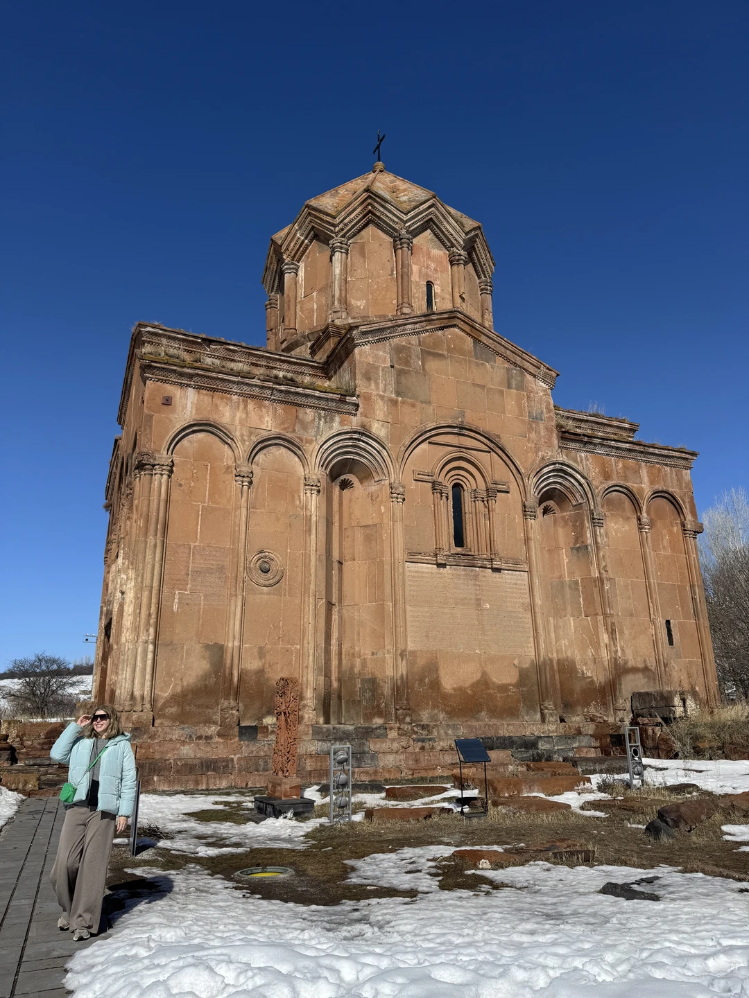 Отличная экскурсия, обалденные фотографии, всем рекомендую! Гюмри — интересный, аутентичный город. Ваэ- харизматичный, знающий гид, с