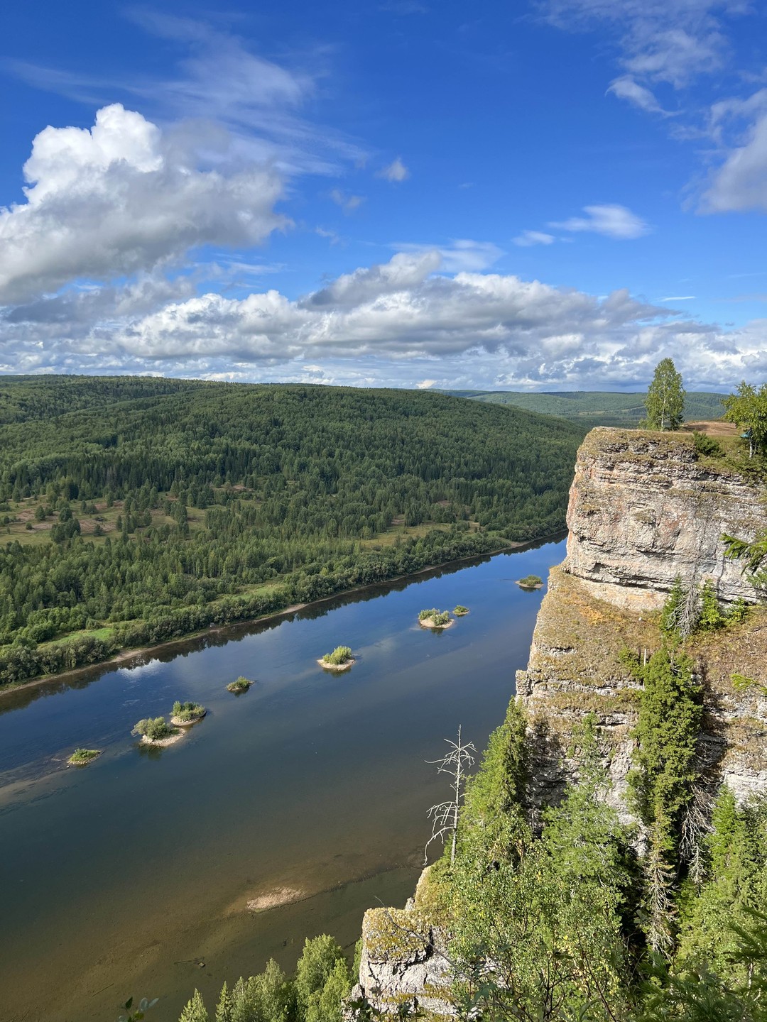 Спасибо организаторам, что получилось составить единый маршрут на 2 дня, включая Усьвинские столбы. Очень не хватает