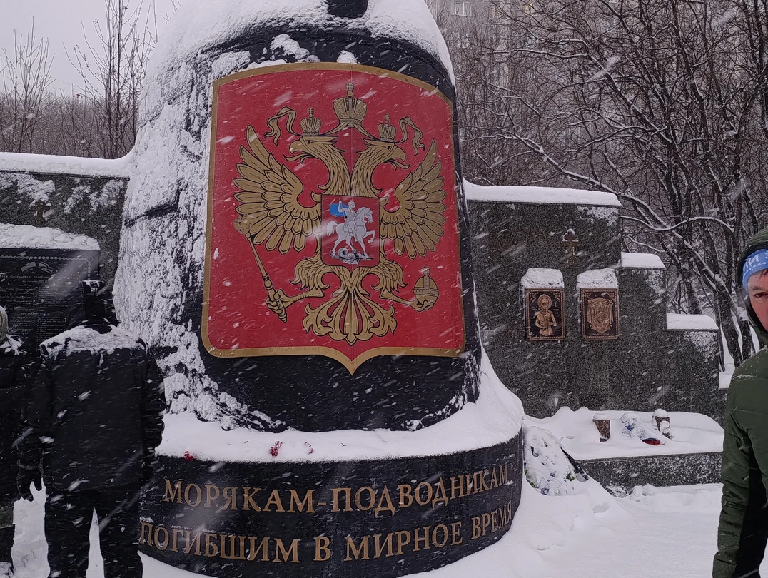 17 ноября экскурсовод Геннадий провёл нам замечательную обзорную экскурсию по Мурманску. Не смотря на не простые