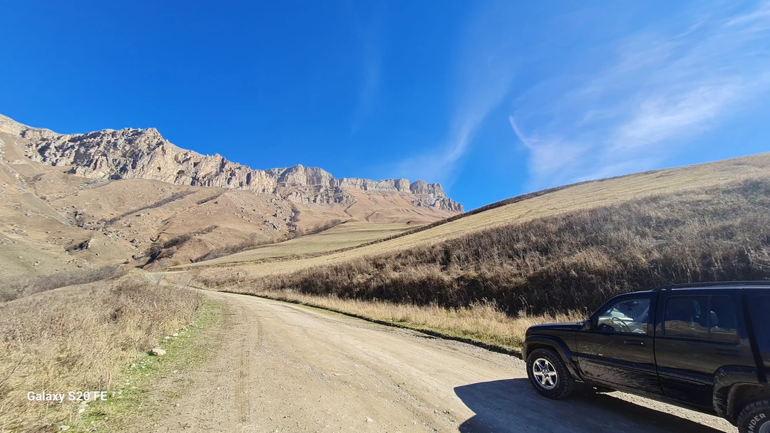 Узнали много из истории Кабардино-Балкарии. Посетили потрясающие Баксанское и Чегемское ущелье. На комфортабельном автомобиле проехали по