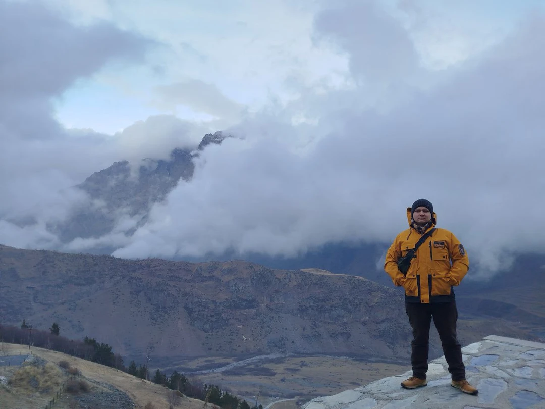 Нам с супругой все очень понравилось. Жаль лишь, что Казбек "спрятался" от нас за сильным туманом