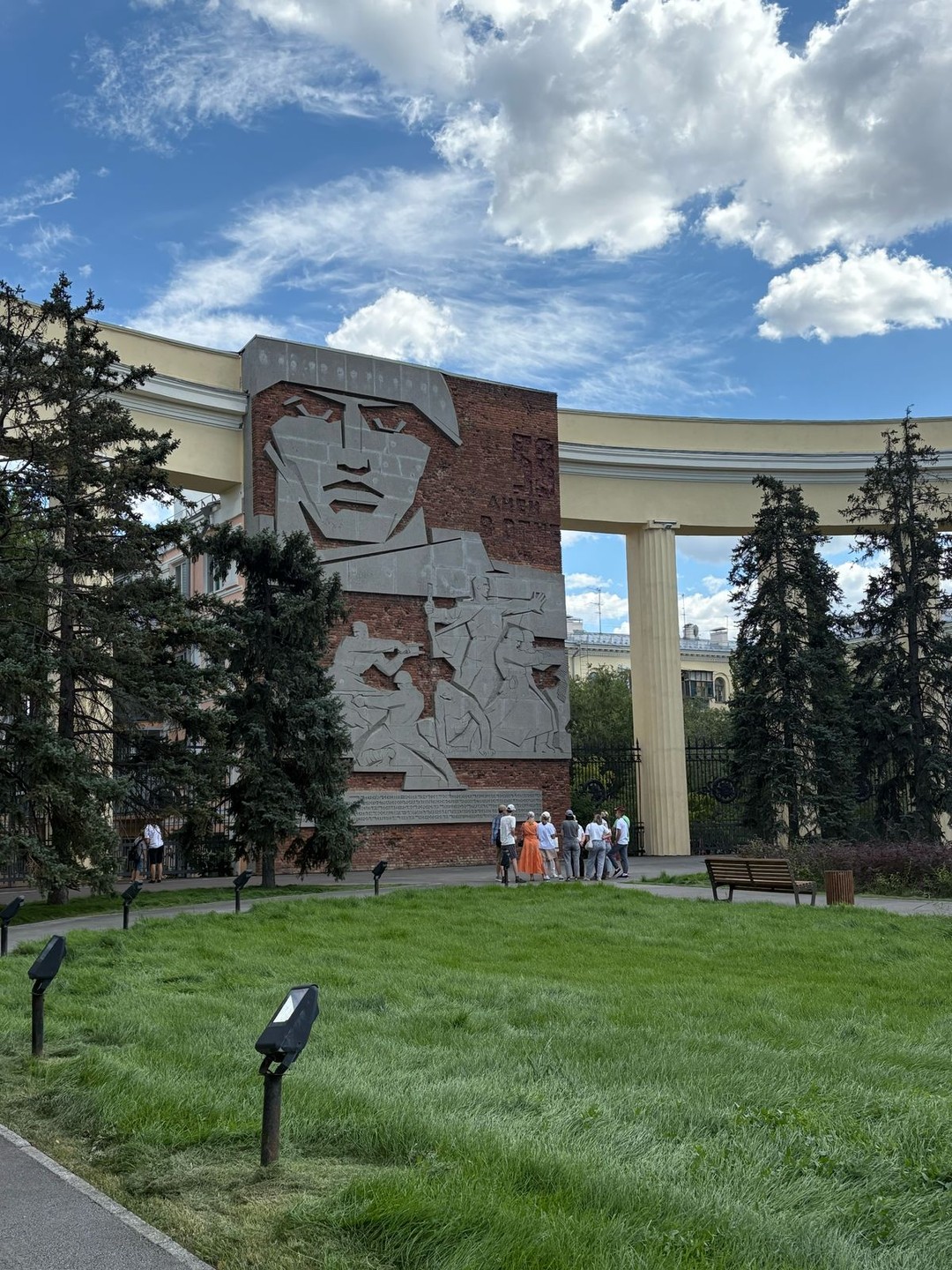 Экскурсия очень интересная и насыщенная. Всем довольны, спасибо. Рекомендую