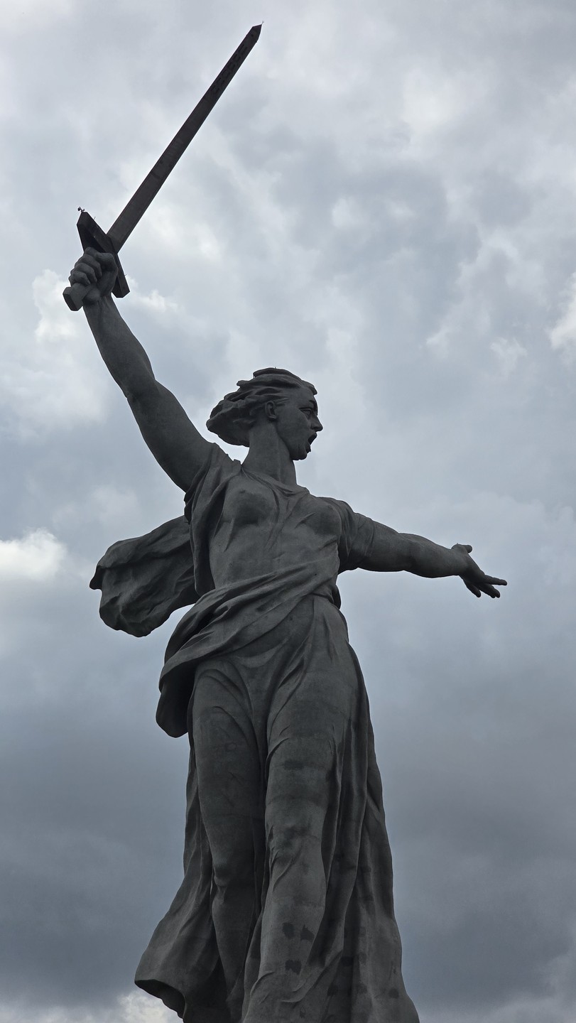 Я считаю нам невероятно повезло с гидом Александром, и что я успела забронировать время с ним!))