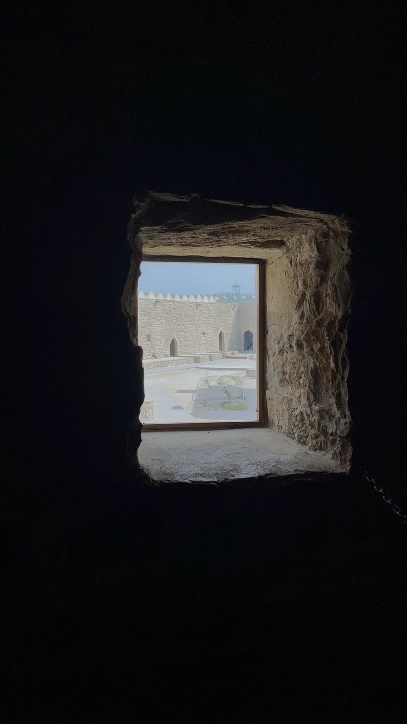 Бакинский Санторини, крепость Рамана, гора Янардаг и храм огня (Суетова)