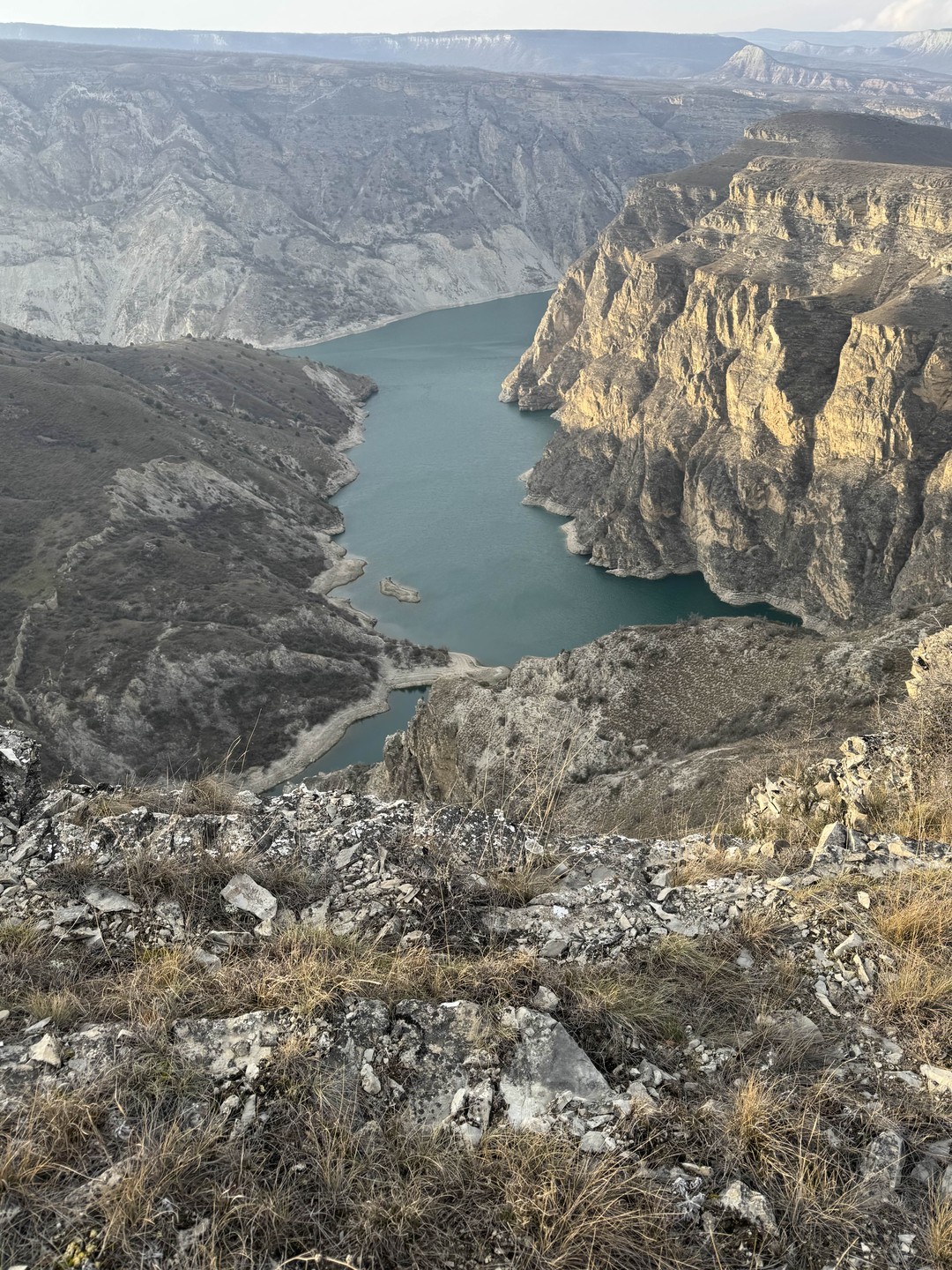 Гасан показал нам потрясающие знаковые природные шедевры Дагестана. Интересный контент и подача исторических фактов. Отличная организация