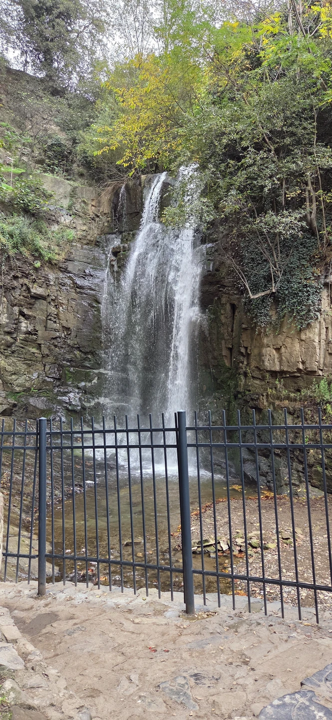 Нам очень понравилась экскурсия, гид Гарри очень много и интересно рассказывал, локации интересные, угощали вином, буду советовать друзьям!