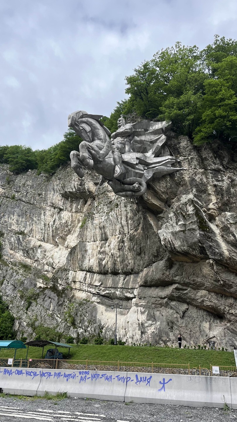 Путешествие было в Северную Осетию. Гид был Сергей, все очень подробно рассказывает, интересно слушать, и с