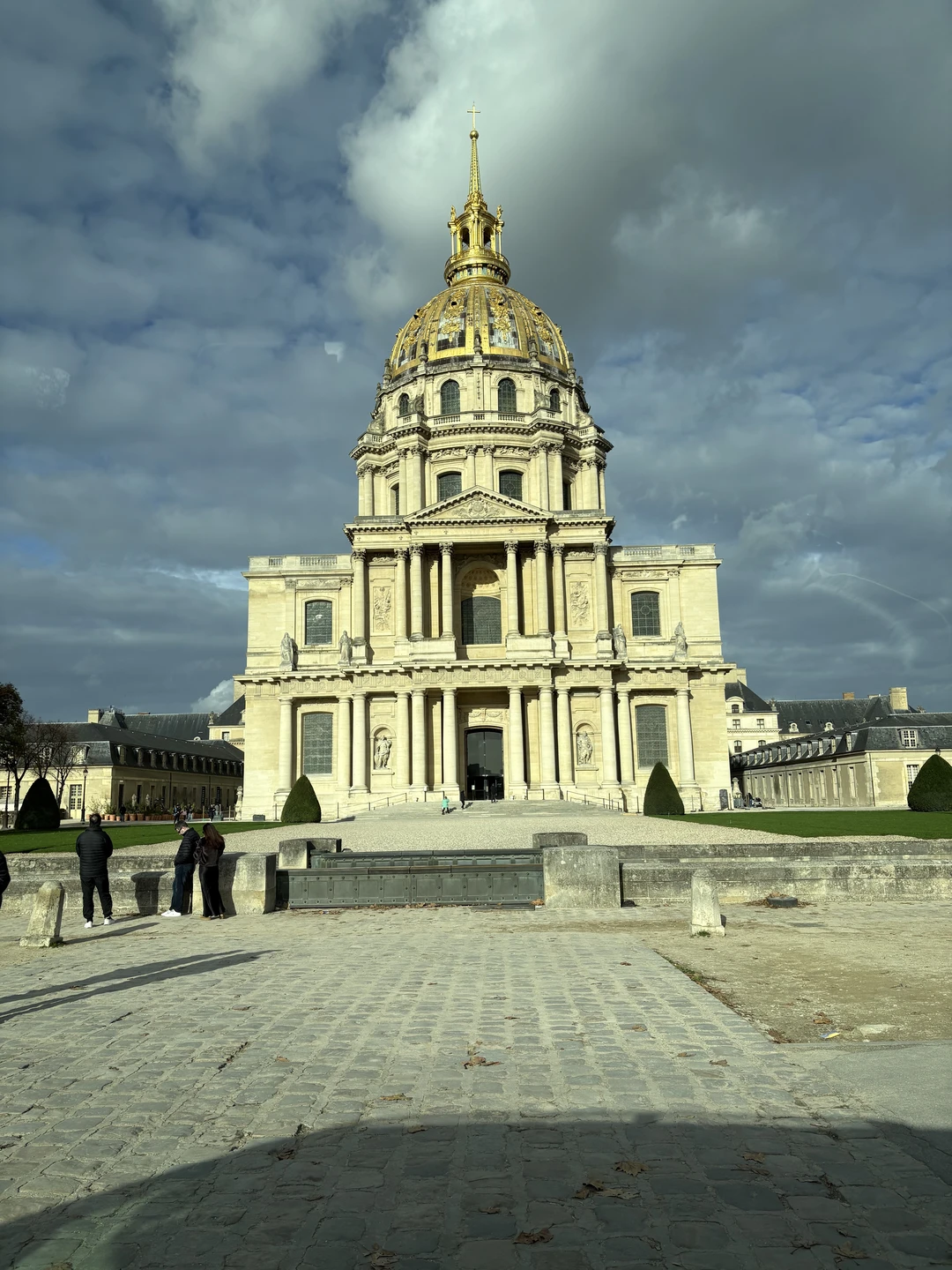 Спасибо большое Денису, экскурсия очень интересная, удойная, посмотрели действительно весь Париж за 4 часа, очень рекомендуем