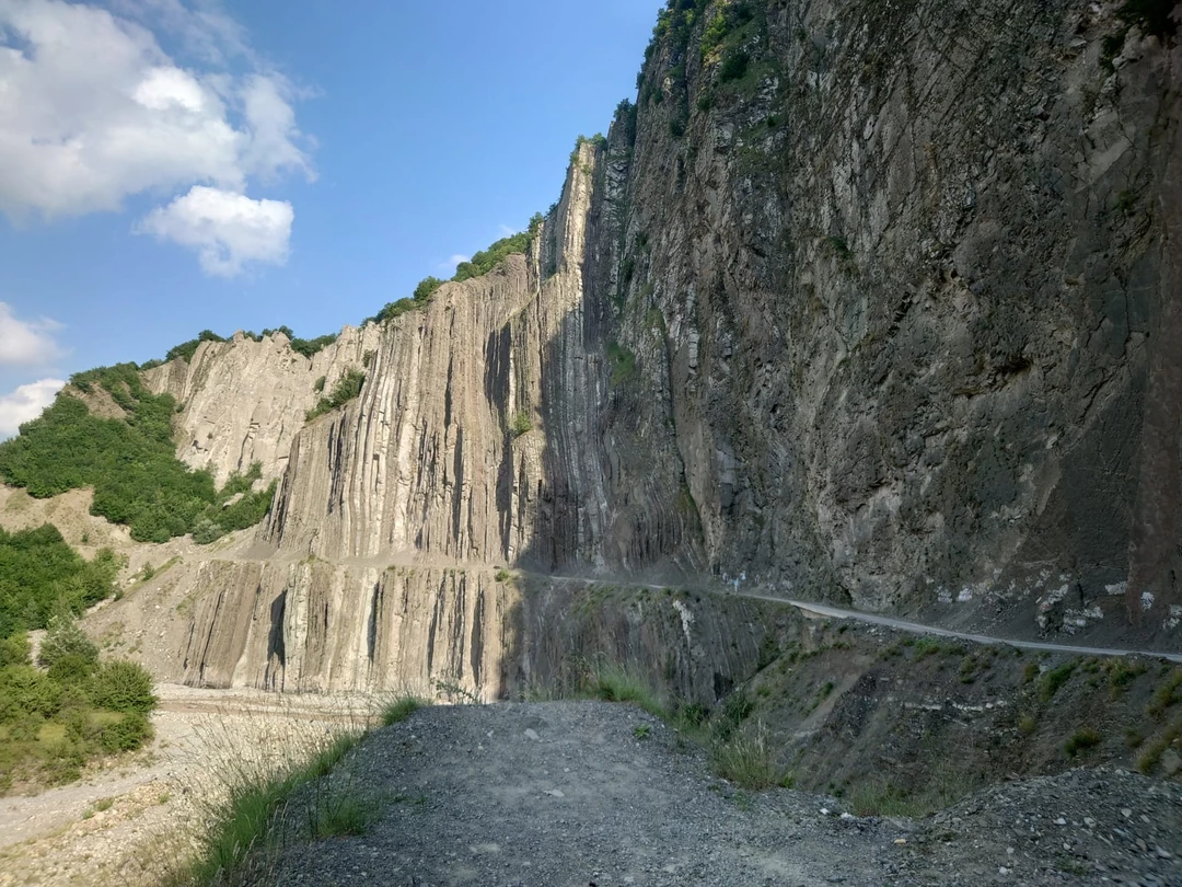 Очень понравилась поездка с Фуадом, посетили Мавзолей Дири Баба, мечеть в Шемахе, поучаствовали в мастер-классе по