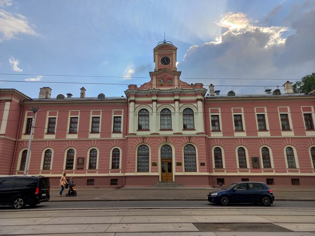 Мы очарованы Тимирязевской академией, Валерием и вообще атмосферой всего, что происходило. Это как кристалл, застывший во