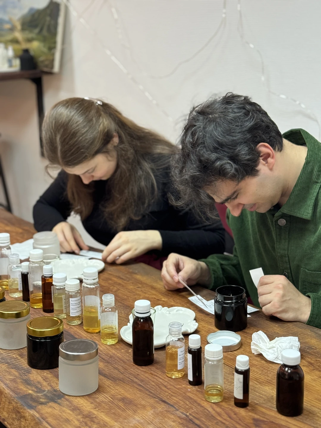 Мероприятие было отличным. Полина рассказывала интересные факты о свечах и помогла создать свои. Рекомендуем