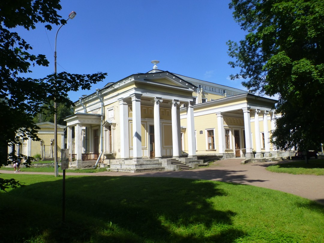 Огромное спасибо Вячеславу за доставленное удовольствие. Экскурсия была проведена великолепно.