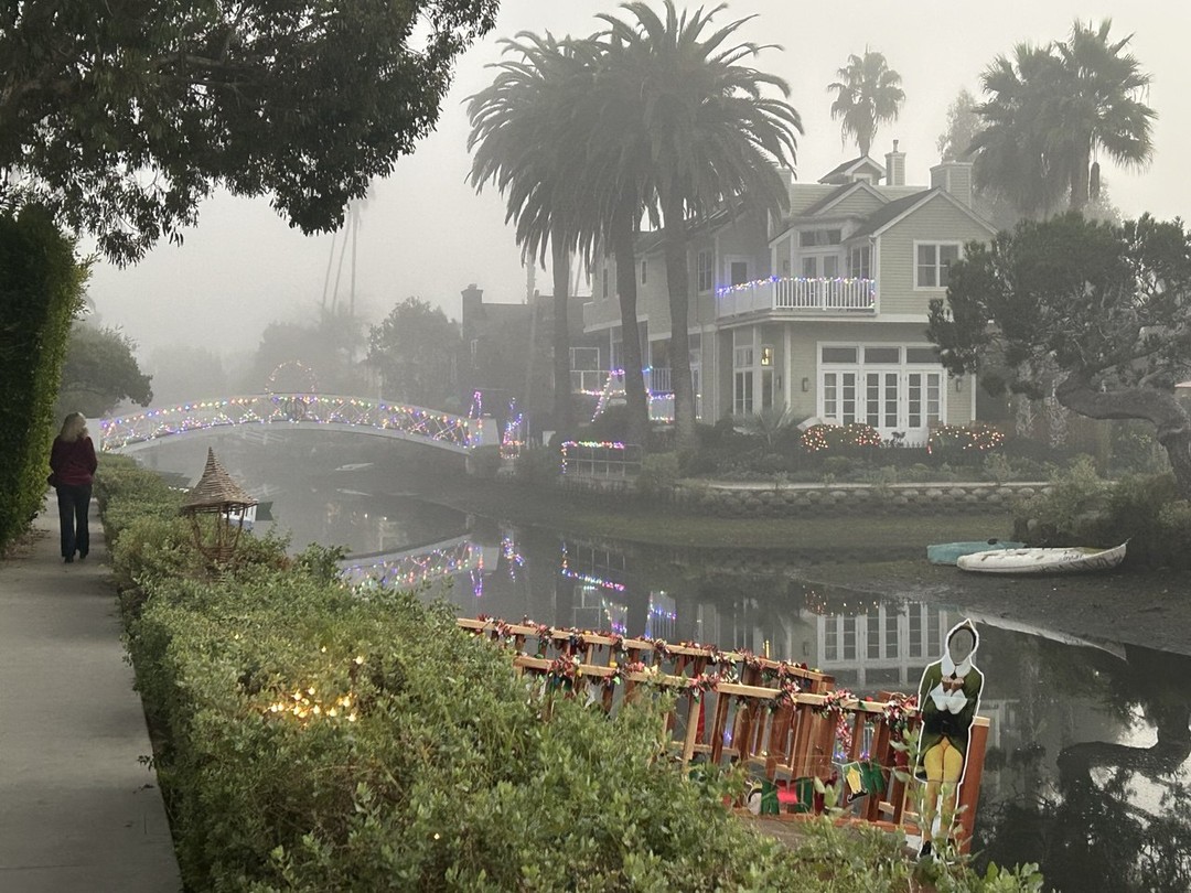 Прекрасная насыщенная и наполненная экскурсия с Дмитрием. Дмитрий очень образованный и интеллигентный человек, ненавязчивый рассказчик. С