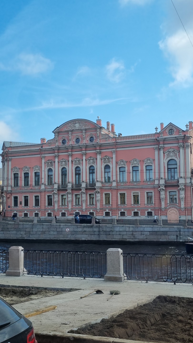 Экскурсия понравилась, особенно на Авроре. Гид очень увлекательно рассказывал!