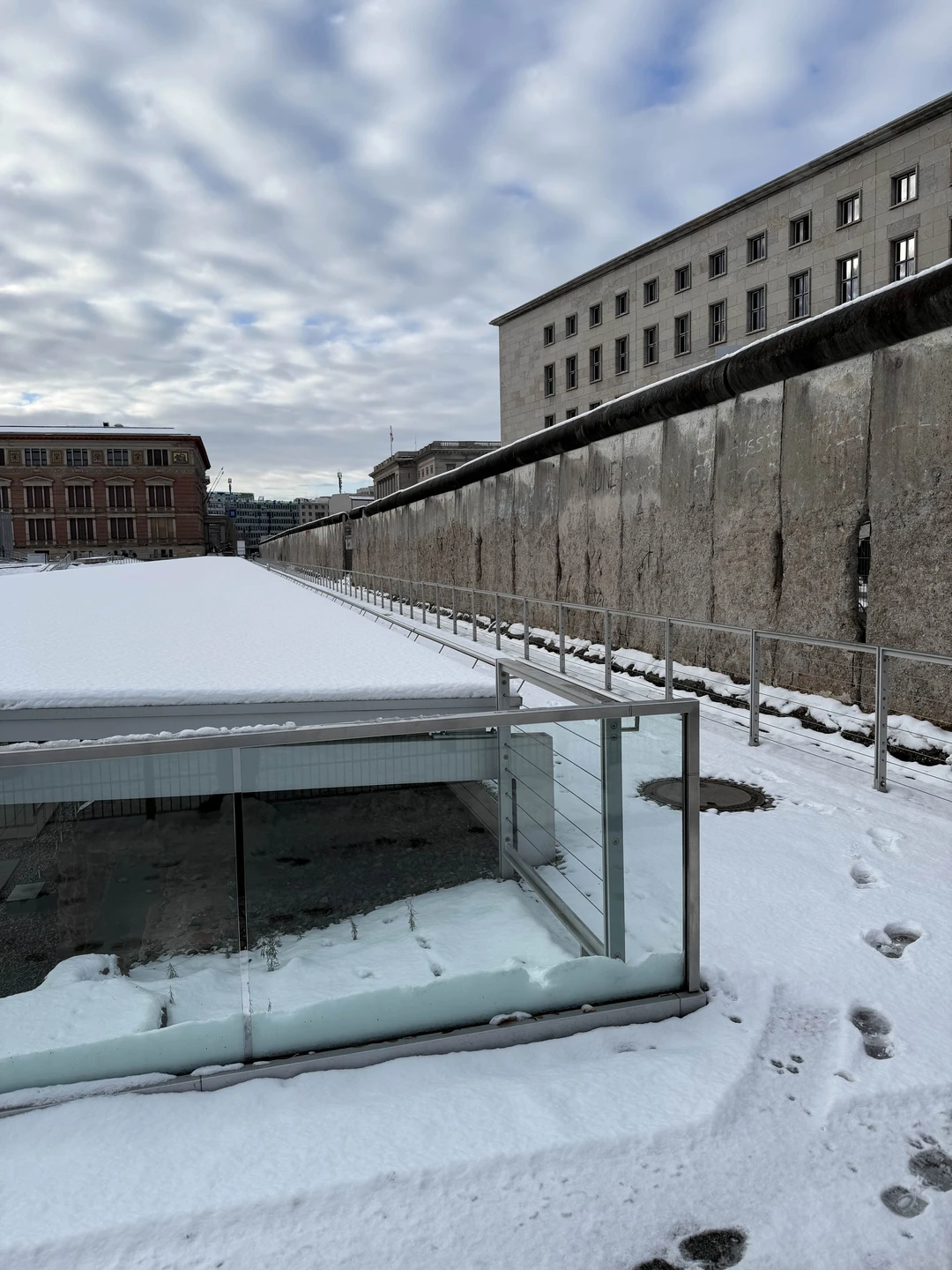 Экскурсовод Дмитрий мастер своего дела! Показал и рассказал все, я просто в восторге! Спасибо огромное