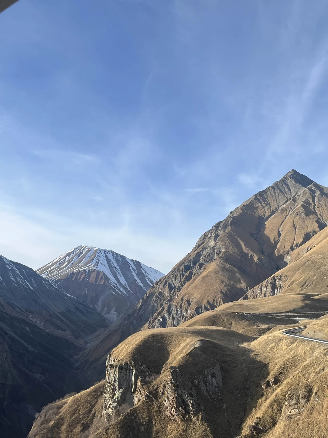 Ездили с подружками втроем на эту экскурсию, прекрасно провели день. Виды восхитительные, гид очень интересно рассказывает