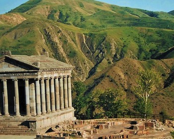 Храм Гарни, монастырь Гегард, кулинарный мастер-класс, вечерняя прогулка по Еревану