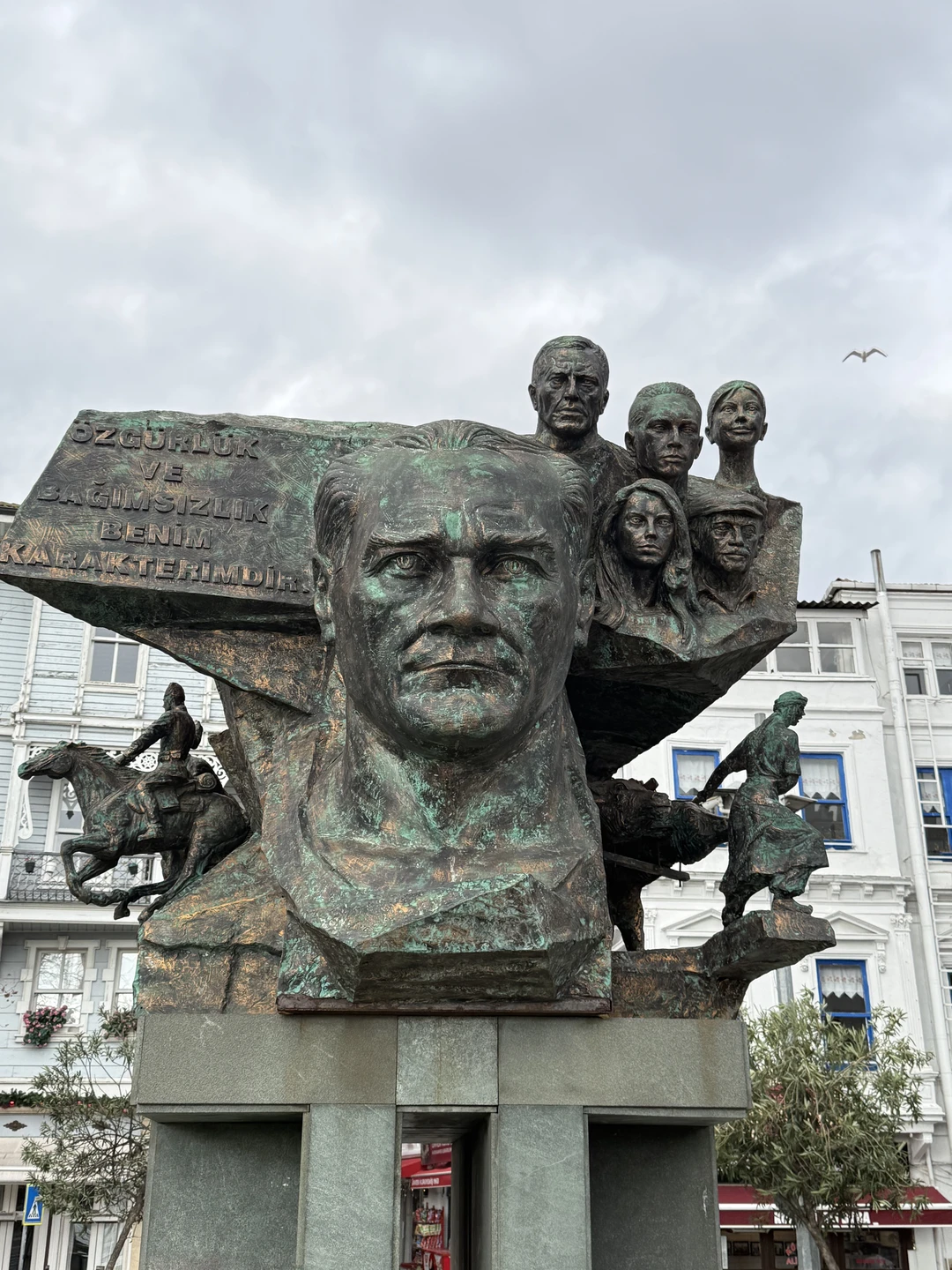 Нам очень понравилась эта экскурсия и экскурсовод Ясмина. Действительно это нетипичные места в Стамбуле в которые не попасть массовому туристу