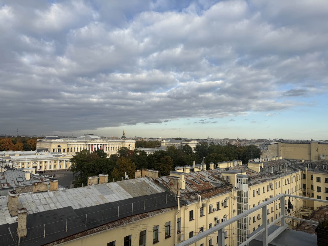 Открывая Петербург: витражи парадных, лабиринты дворов и романтика крыш (Анастасия)