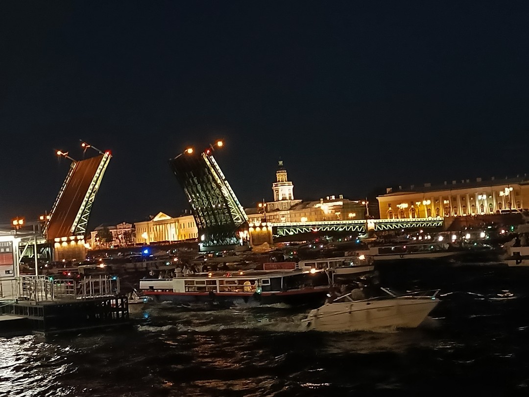Автобусная экскурсия по ночному Петербургу + разведение мостов (Екатерина)