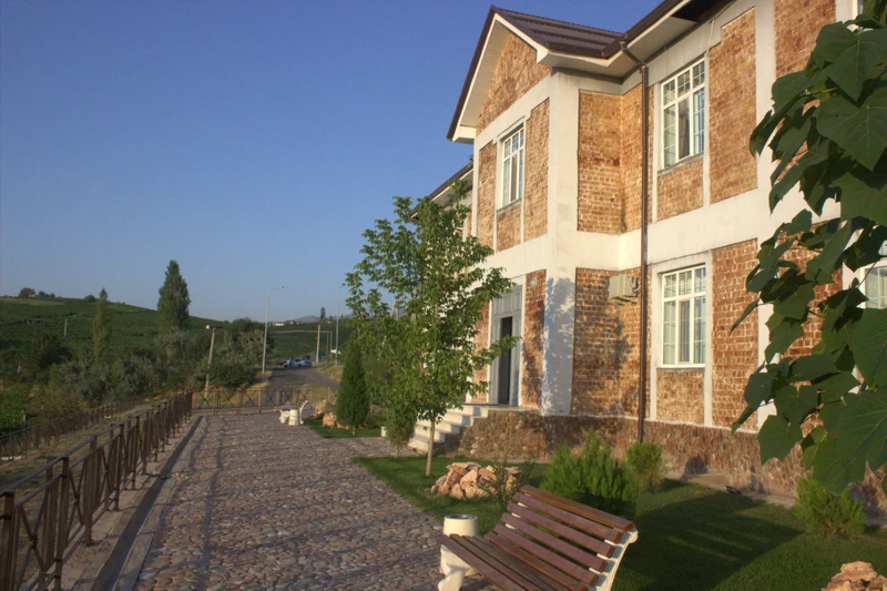 Фото к экскурсии Из Ташкента в Заркент: Институт Солнца и французская винодельня