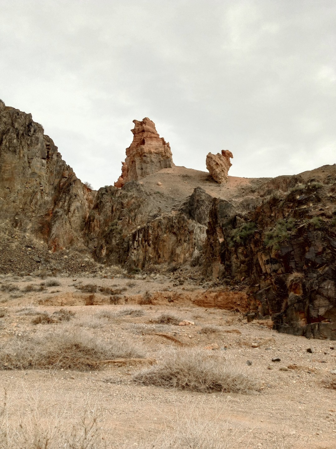 Экскурсия прошла насыщено. Мы посетили каньоны, перевалы, горные озера. Климат Заилийского Алатау изменчевый, как и любой