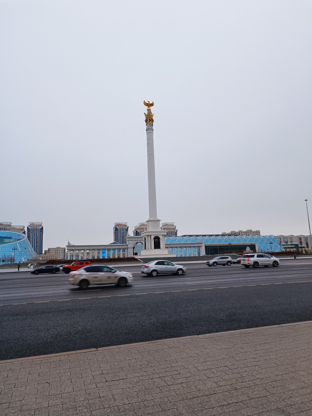 Были на обзорной экскурсии, экскурсовод Дина. Очень позитивный приятный человек. Экскурсия прошла просто великолепно. Прекрасное знакомство