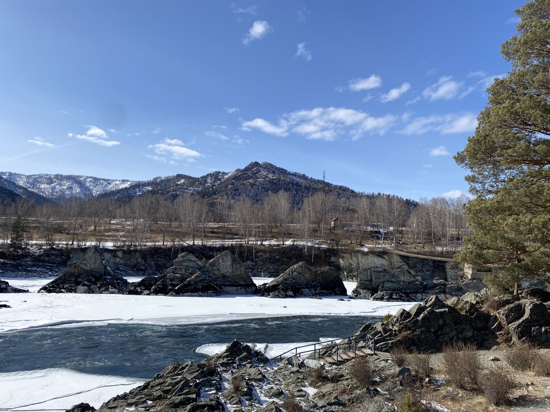 Мы с мужем прилетели в Манжерок покататься на лыжах, и тщательно выбирали эскурсию, чтобы в перерыве