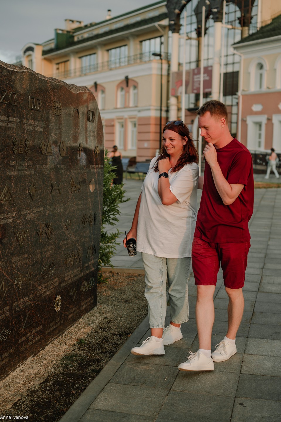 Аня - очень милая девушка из города Шупашкар, поведала нам захватывающие истории про гуннов, болгаров, монголов
