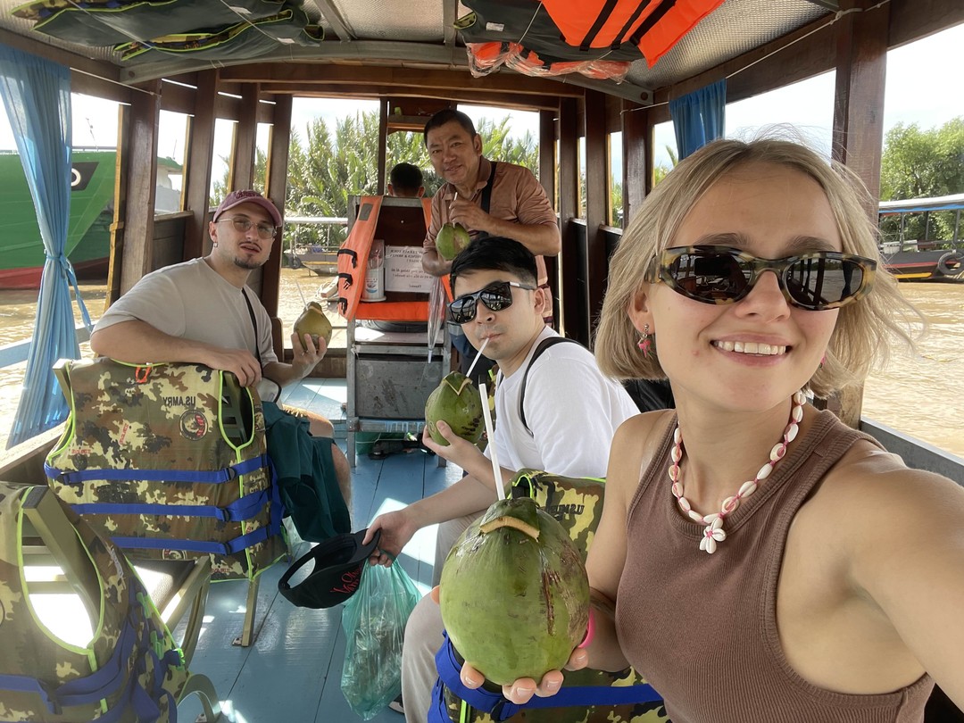 Экскурсия была очень насыщенной и интересной! Практически всю дорогу мы с Виктором о чем-то разговаривали, он