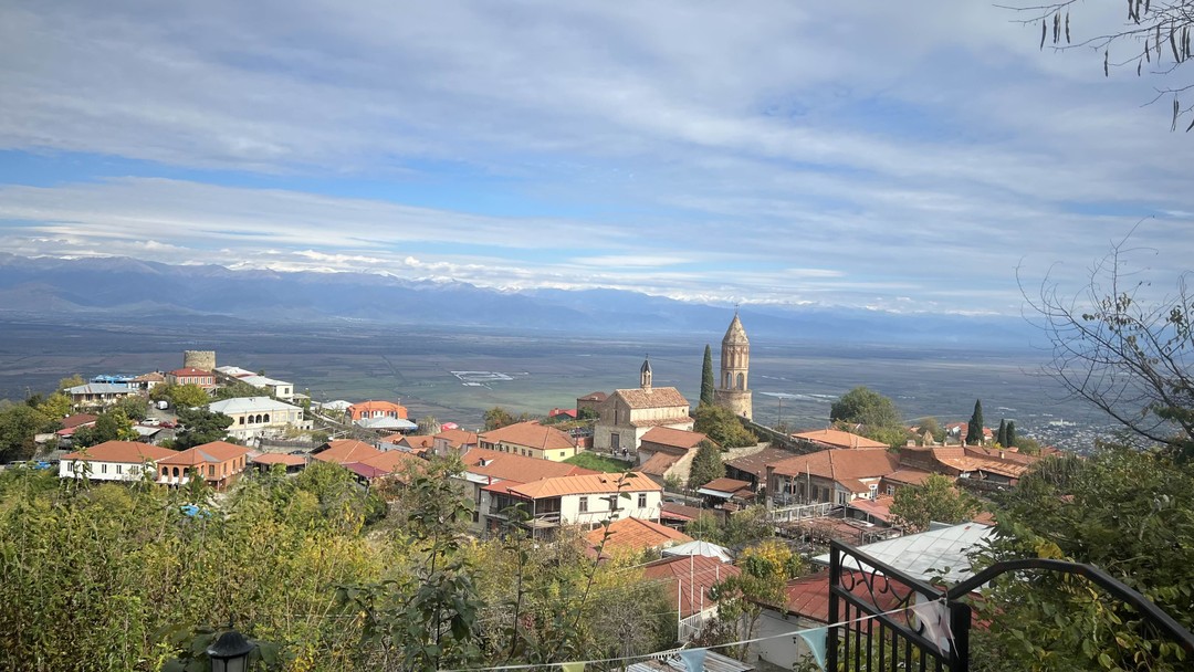Рекомендую для посещения только Сигнахи. Остальное для любителей истории. Маршрут долгий. Остановки по пути скучные.