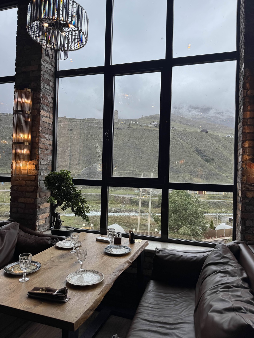 Экскурсия нам очень понравилась! Осетия - безумно красивая, аж до мурашек! И даже плохая погода не