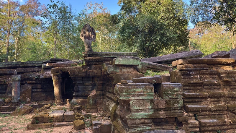 Из Сиемреапа - к древним храмам Кох Керу и Бенг Мелеа