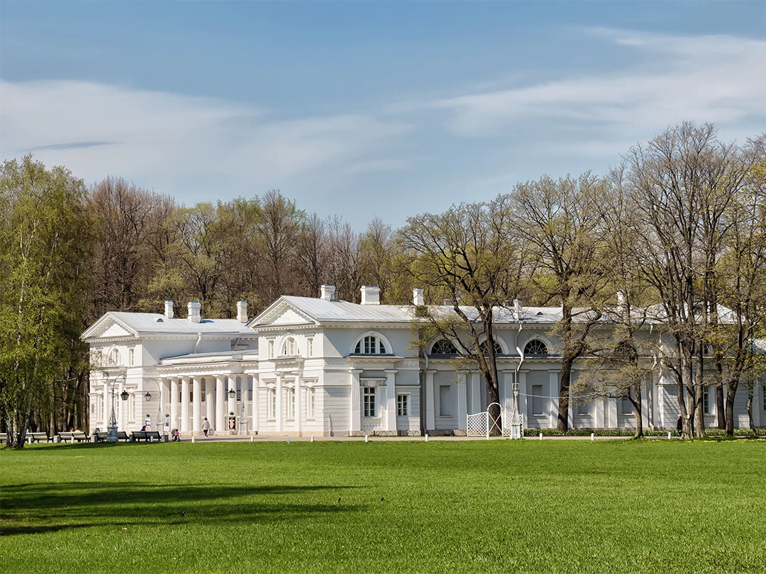 Конюшенный корпус