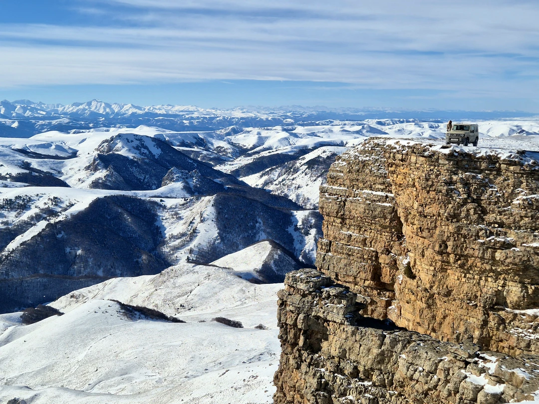 Ездили двумя семьями (четверо взрослых и дети 17,16,11,10 лет) на двух внедорожниках с Семеном и Григорием