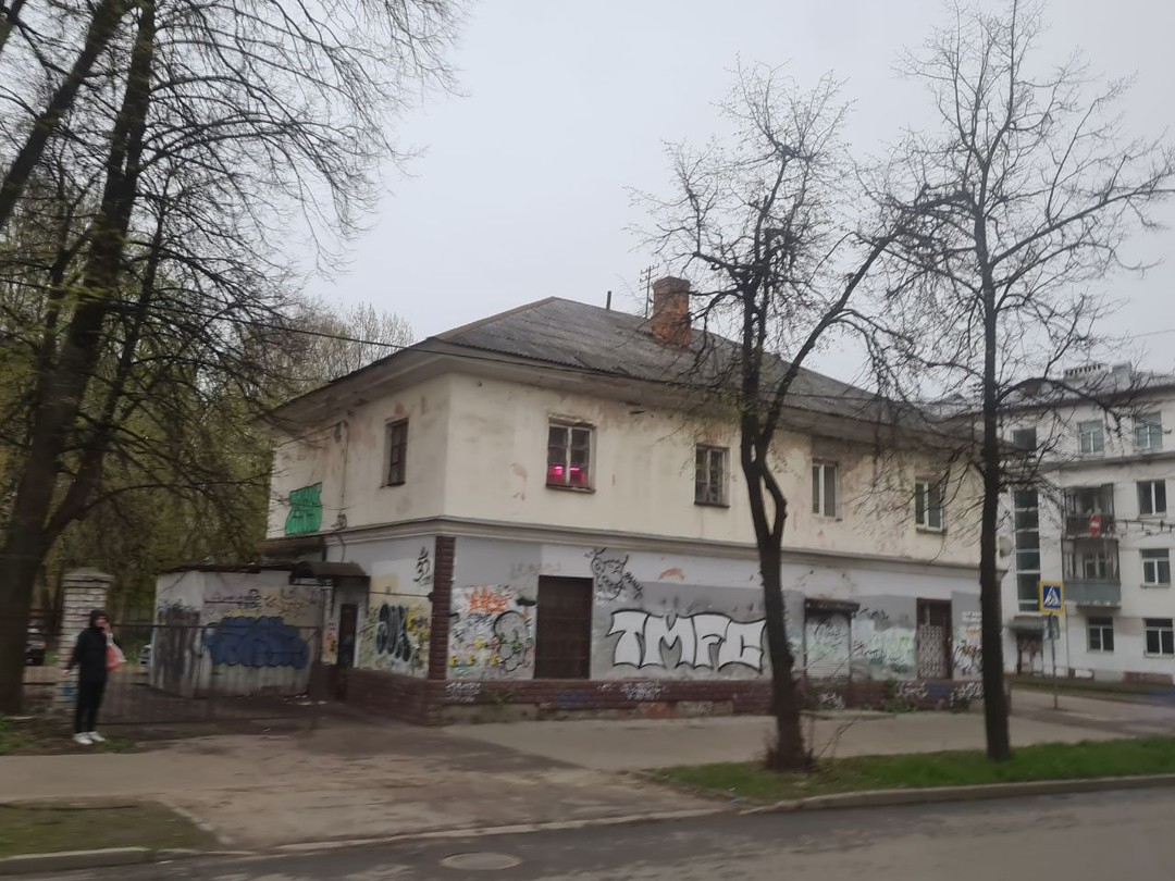 Отдельные вопросы вызвал выбранный маршрут: было такое впечатление, что нас везли по гетто😢