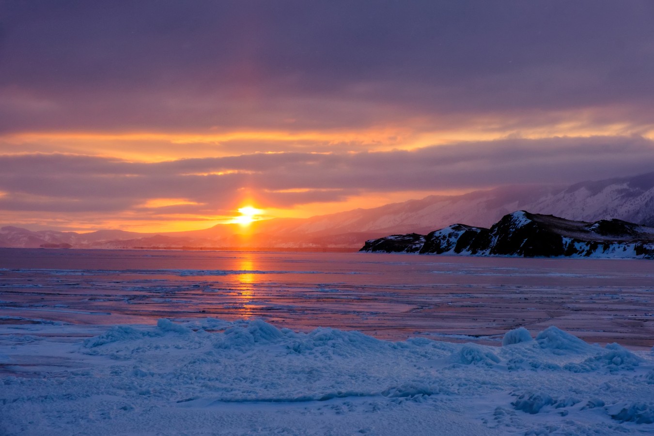 На застывший Байкал в мини-группе: Ольхон с севера на юг и Тажеранские степи
