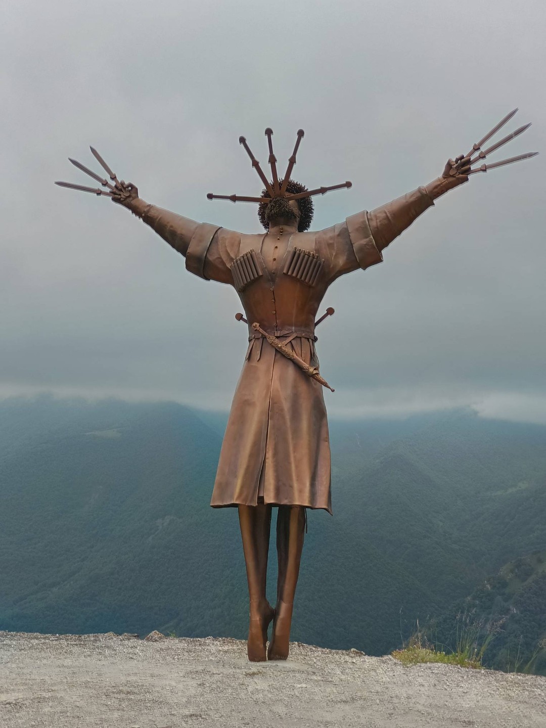 Знакомство с Осетией с совершенно новой стороны! Нашим гидом был Зелимхан, он провез по красивейшим местам,