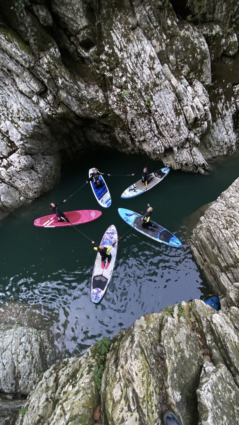 Мы с девочками утром увидели экскурсию с Евгением и уже после обеда он нас забрал от