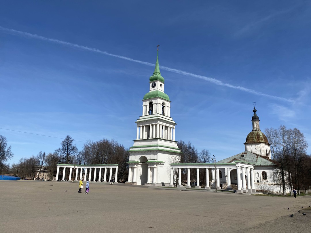 Не в первый раз отправляемся в путешествие с Евгением. Очень приятный в общении человек. Рекомендуем