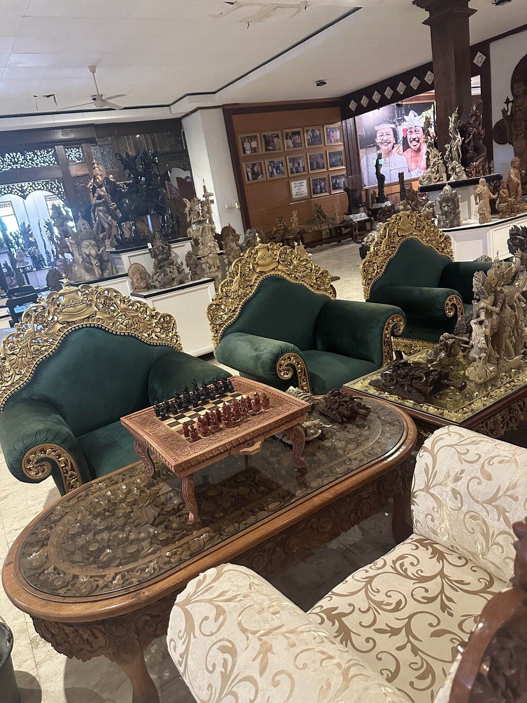 Наш супер гид Ваян Хенда, прекрасно говорит по русски, крутой рассказчик, очень интересный собеседник, мега веселый