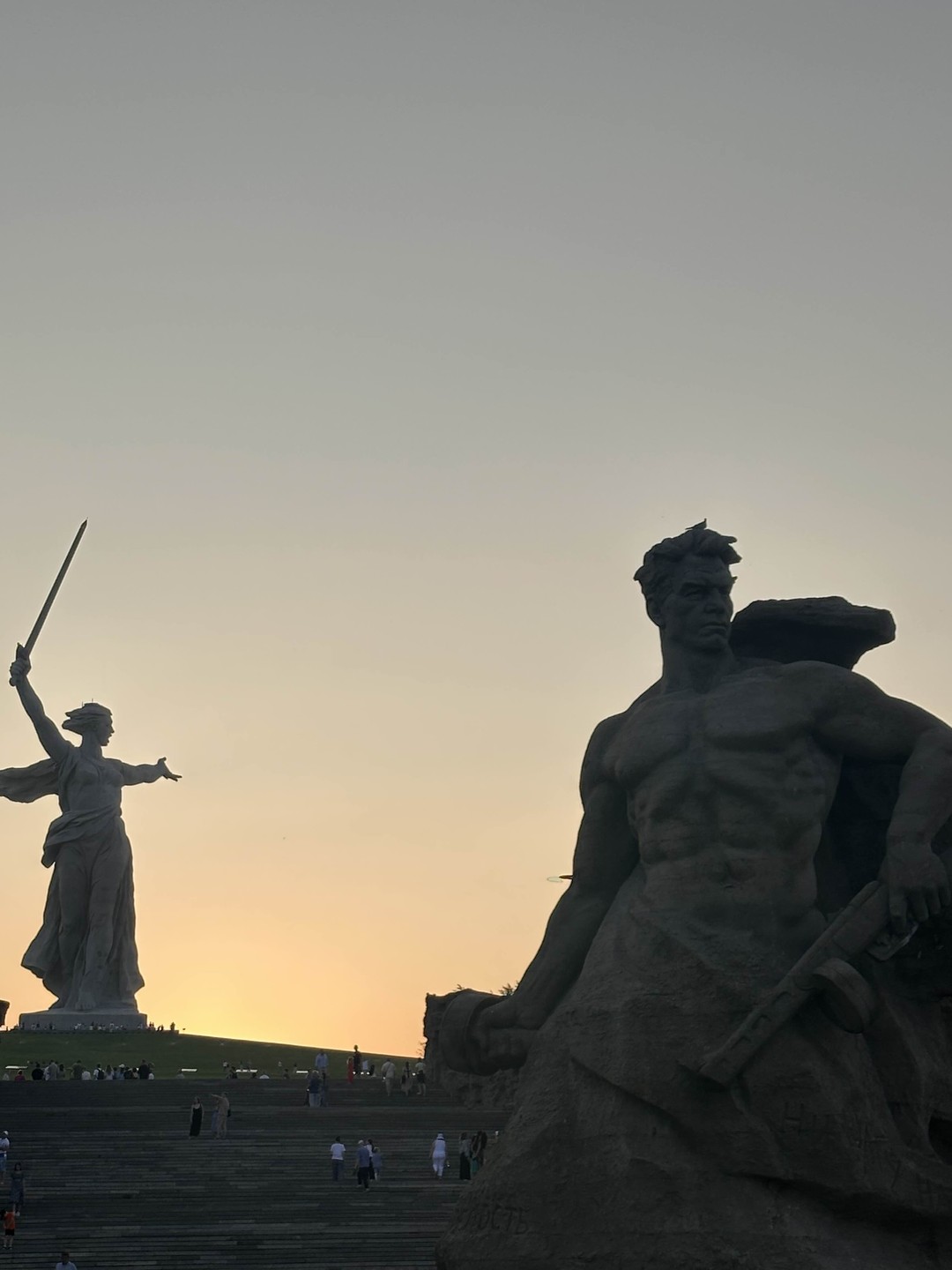 Выражаем благодарность, Сергею, за захватывающую и очень проникновенную экскурсию. Благодаря ему мы смогли полностью ощутить глубину