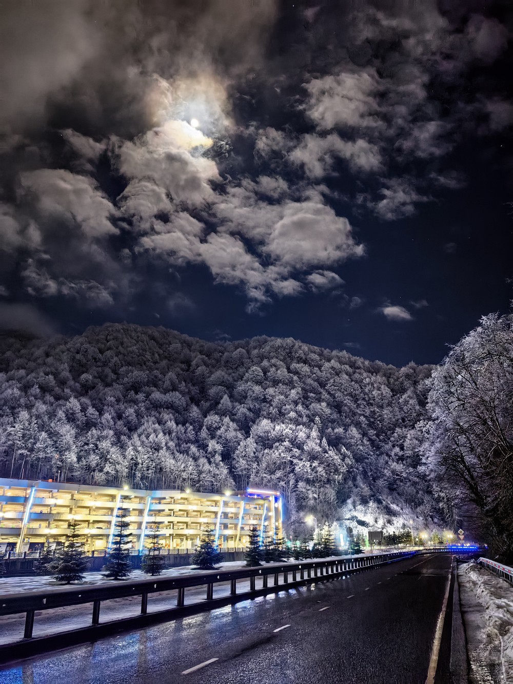 В «Розу Хутор» — через посёлок Красная Поляна (6/21)