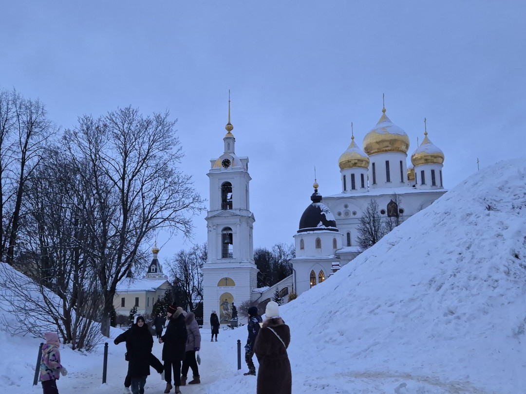 Отлично прогулялись по историческому центру Дмитрова. Павел - прекрасный рассказчик: интересно было и взрослым, и детям (11 и 12 лет)