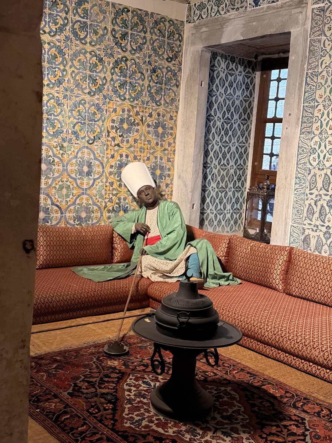 Ужасно интересно и увлекательно рассказывает Рашид. Сразу видно человек любит то что делает и живет этим