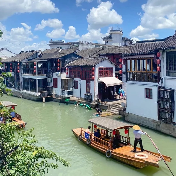 Парк кино и телевидения Шанхая и древний город Чжуцзяцзяо