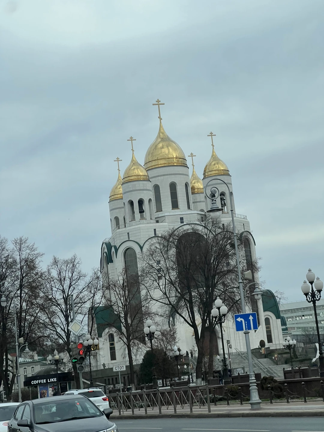 Очень удобный формат экскурсии. Мы прилетели рано, заселение в отдельный днем. Нас забрали прямо из аэропорта