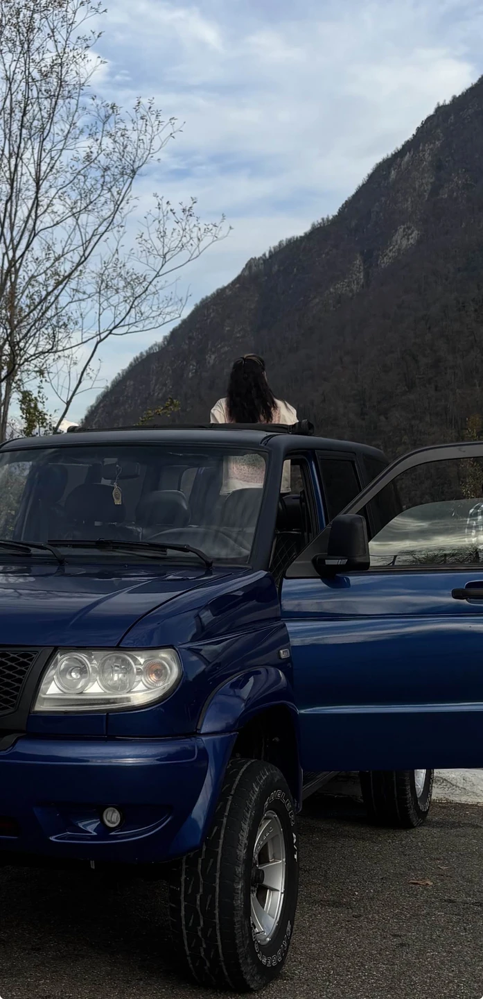 Отличная экскурсия! Александр рассказывал нам про локации, прокатил с ветерком. Мне очень понравилось, к посещению рекомендую