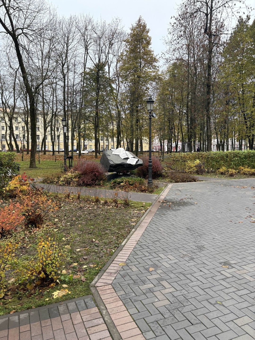 Гид очень эрудированный и чутко реагирующий на желание экскурсантов и углубляющийся в те темы что нам были интересны! Крайне рекомендуем!