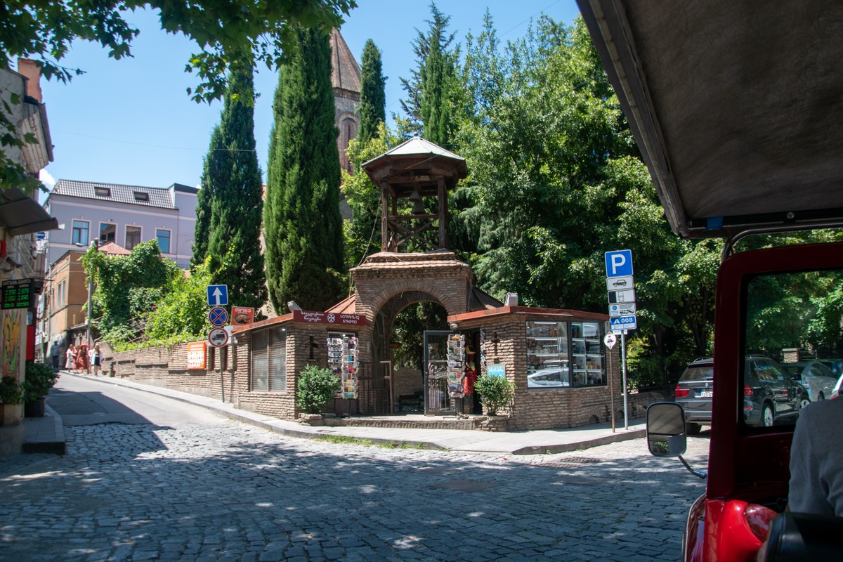 Фото На ретро-автомобиле — в прошлое Тбилиси